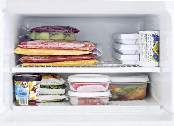 menyimpan makanan dalam freezer